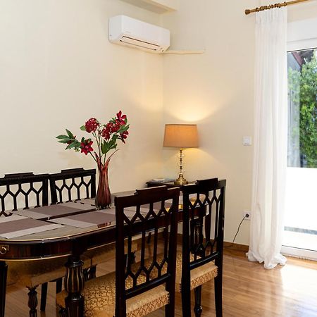 Luxury Apartments At The Foot Of The Acropolis Hill Athens Exterior photo