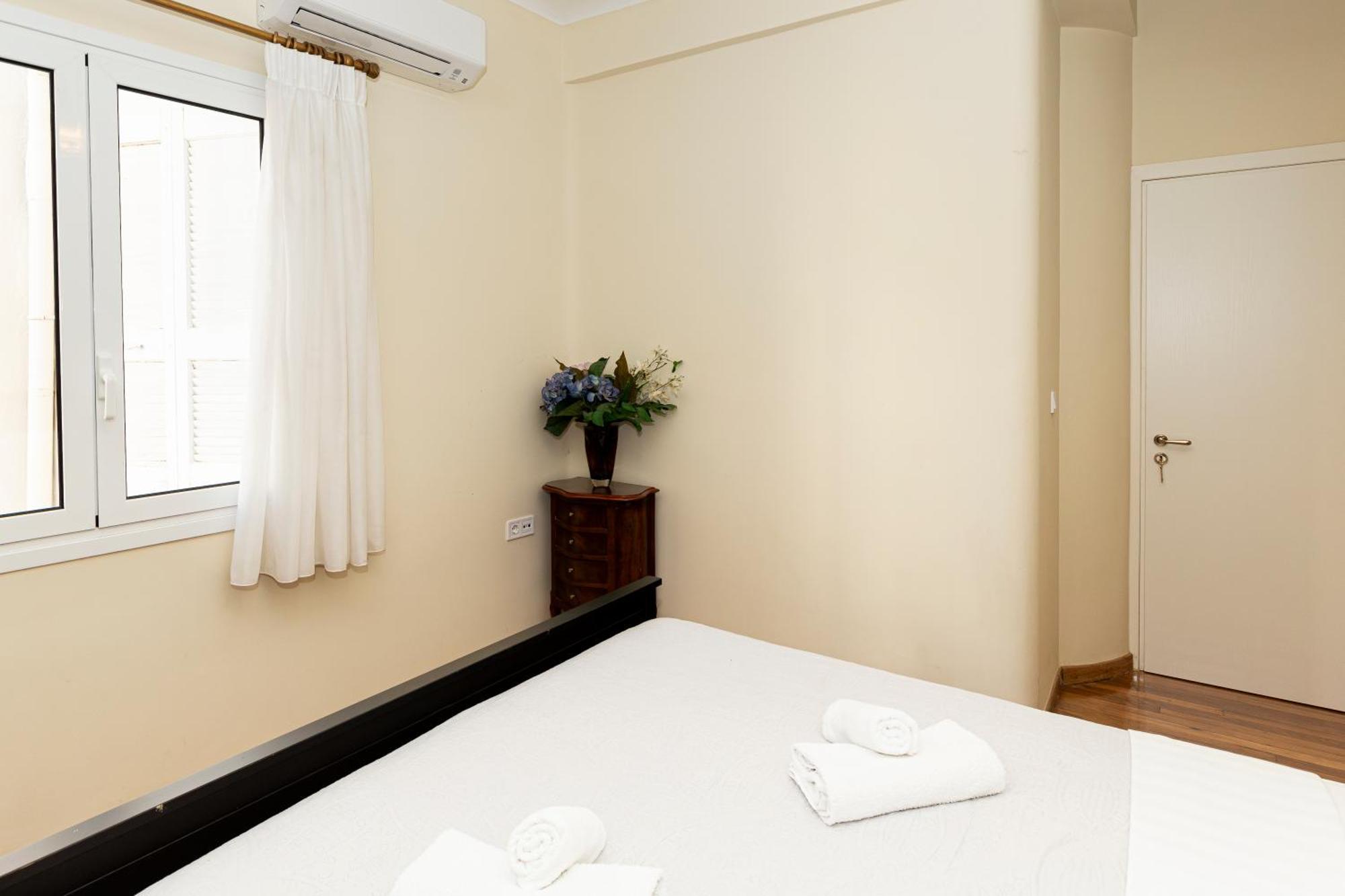 Luxury Apartments At The Foot Of The Acropolis Hill Athens Exterior photo